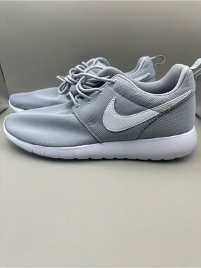 **NEW** Nike Roshe Run. Light Gray and White Mesh Sneakers sz 6/7.5w
